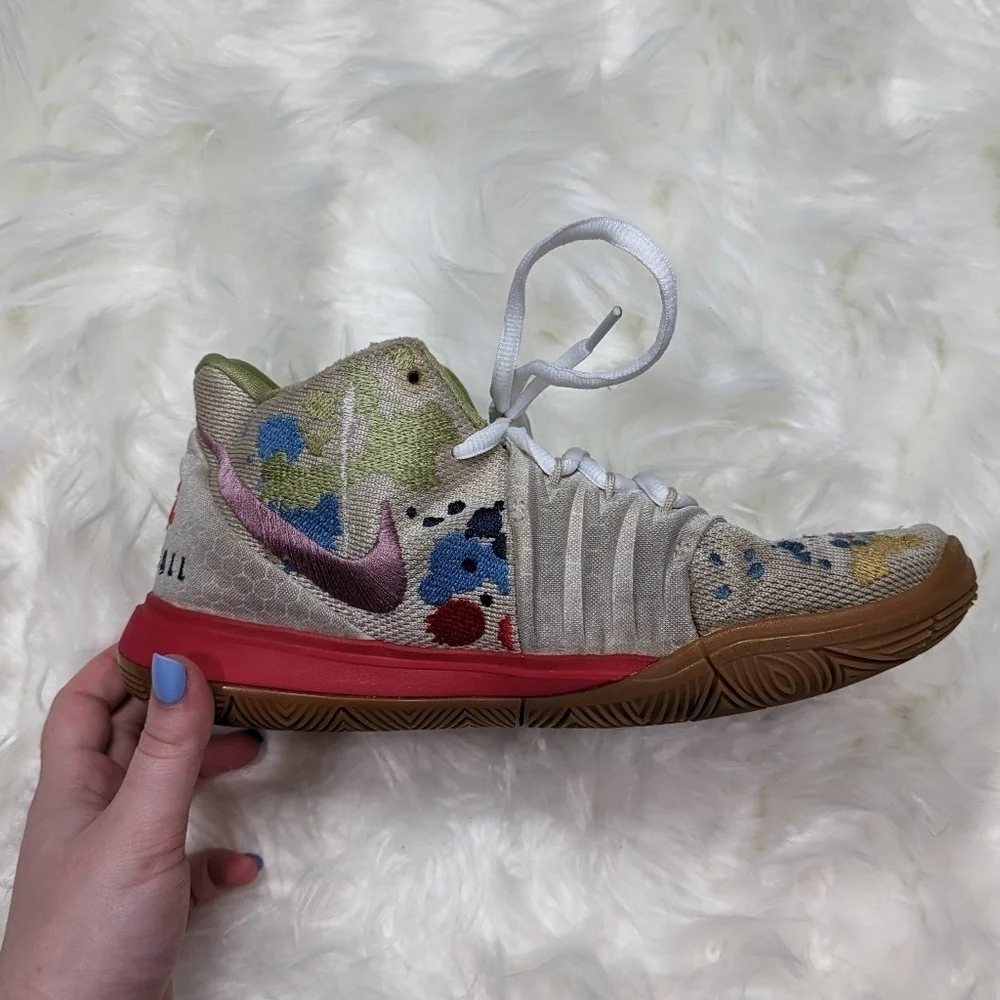 Nike Bandulu Kyrie 5 Embroidered‎ Splatters Basketball Shoes Size Youth 5.5